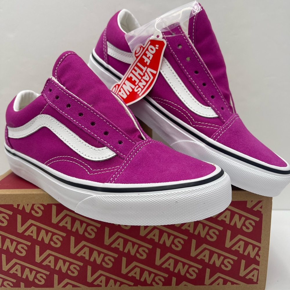 Vans WMNS Old Skool
Fuchsia Red/True White Sneakers
VN0A5KRF8ZV - Picture 13 of 16